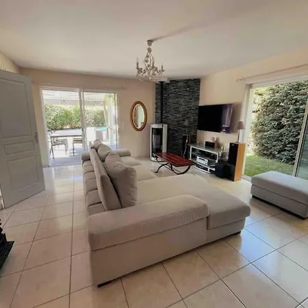 Villa Familiale 8 Personnes, Piscine Chauffee A 10 Kms De La *
