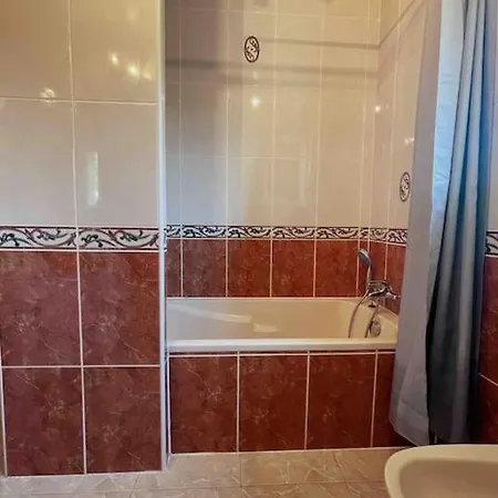 Familiale 8 Personnes, Piscine Chauffee A 10 Kms De La Saubion