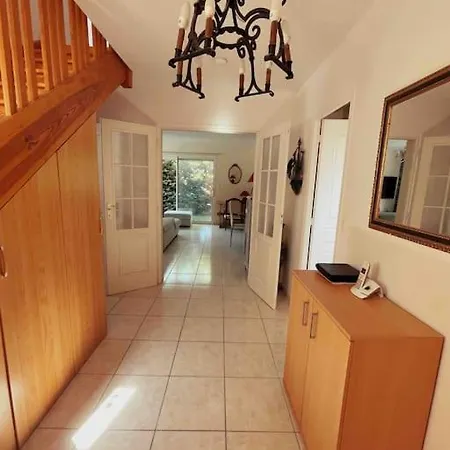 Familiale 8 Personnes, Piscine Chauffee A 10 Kms De La Villa Saubion