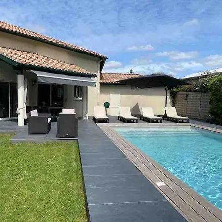 Villa Familiale 8 Personnes, Piscine Chauffee A 10 Kms De La Saubion