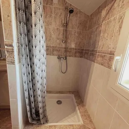Familiale 8 Personnes, Piscine Chauffee A 10 Kms De La Villa Saubion