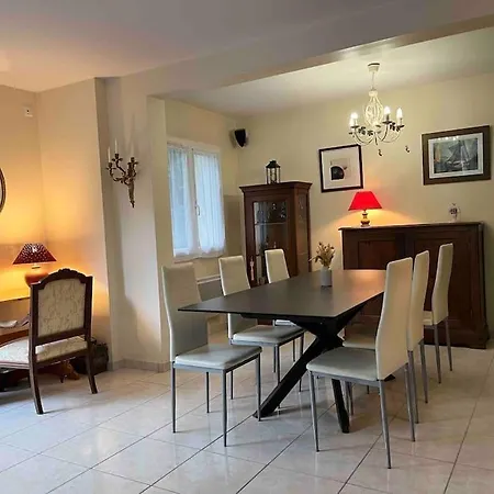 Familiale 8 Personnes, Piscine Chauffee A 10 Kms De La Villa Saubion